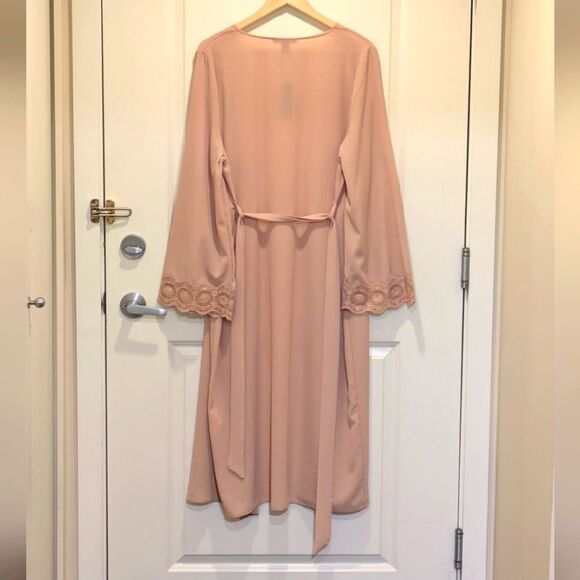 NWT Revamped M Women's Tan Kimono with Lace Cuffed Sleeves - Picture 5 of 6